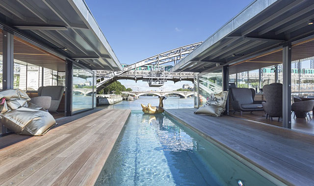 Le premier hôtel flottant sur la Seine