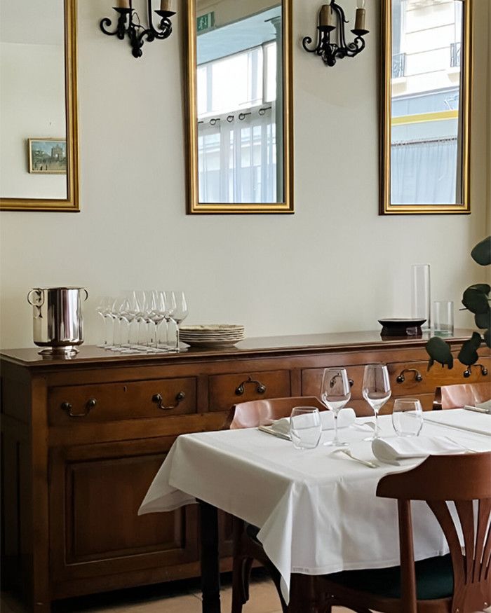 Huit couverts et une âme