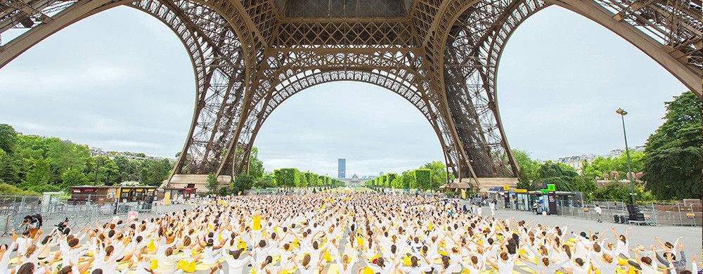 Yoga sur la Tour Eiffel